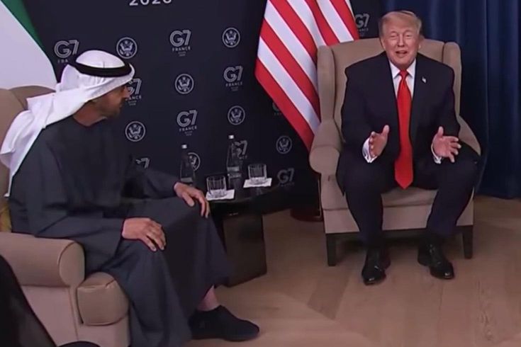 ترامب يسخر من رئيس دولة الإمارات آل نهيان أمام الكاميرات