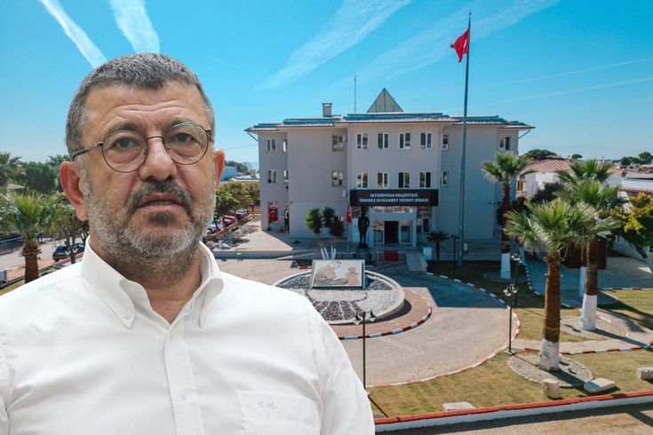 Seferihisar Belediyesi'ne operasyon! Veli Ağbaba'nın danışmanı da gözaltında
