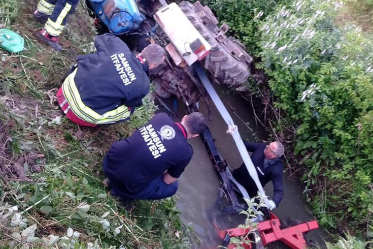 Samsun'da kullandığı traktör dereye devrilen sürücü hayatını kaybetti