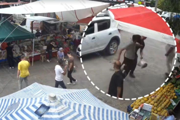 İzmir'de pazarda izinsiz tezgah açmaya kalkan şahıs zabıtaya saldırdı