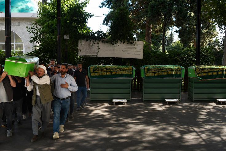 Siverek'te yürek yakan cenaze, 3 kardeş yan yana defnedildi