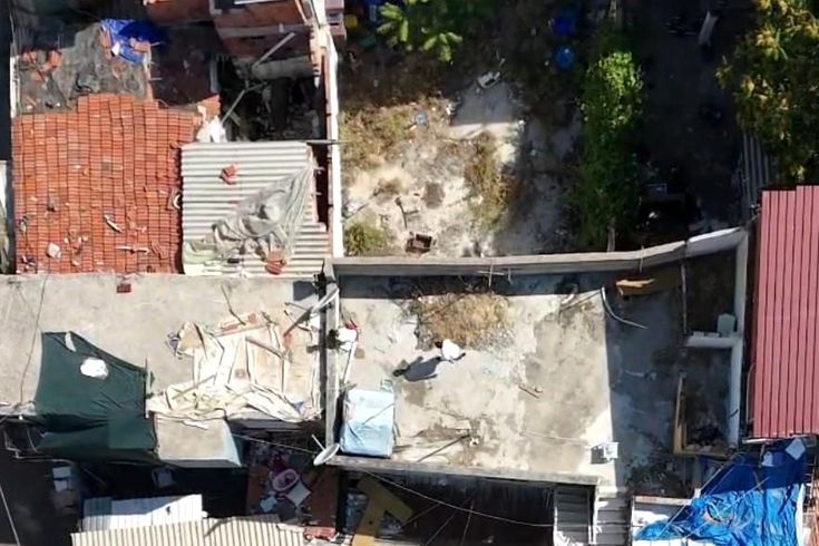 Konak'ta film gibi operasyon! Firariler kaçamadı: Silah, uyuşturucu ve para...