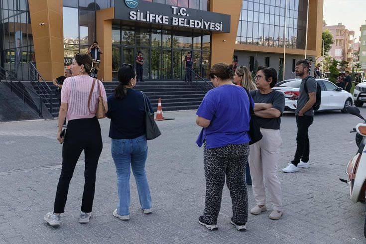 Mersin'de Silifke Belediyesi'ne operasyon! Belediye başkanı dahil çok sayıda gözaltı var