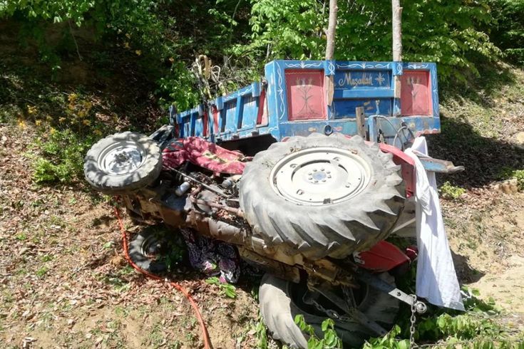 Hareket eden traktörü durdurmak isterken altında kalarak hayatını kaybetti