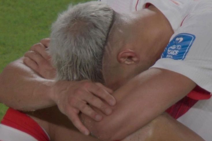 Mert Müldür gözyaşlarını tutamadı! Maç sonu yürek burkan görüntü