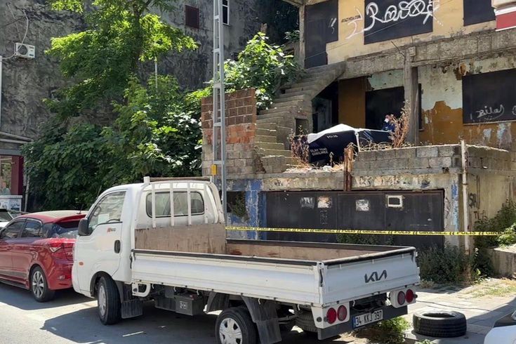 Sarıyer'de metruk binada kayıp kedisini arayan kadın ceset buldu