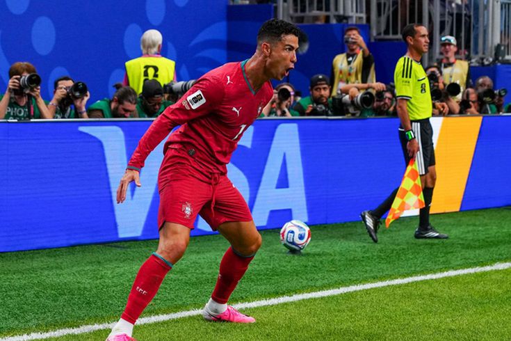 Ronaldo'nun tarihe geçtiği maçta Portekiz farka koştu