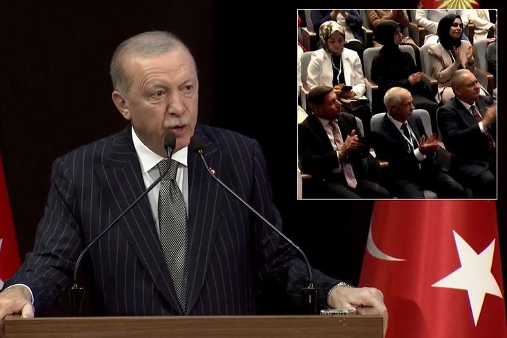 Rozetlerini Erdoğan taktı: 3 belediye başkanı daha AK Parti'ye katıldı