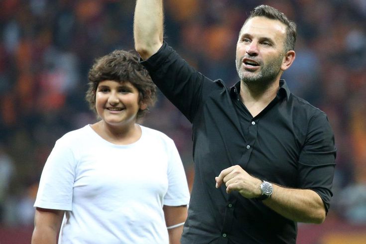 Okan Buruk'un oğlunu görenler tanıyamadı! Boyu babasını geçti
