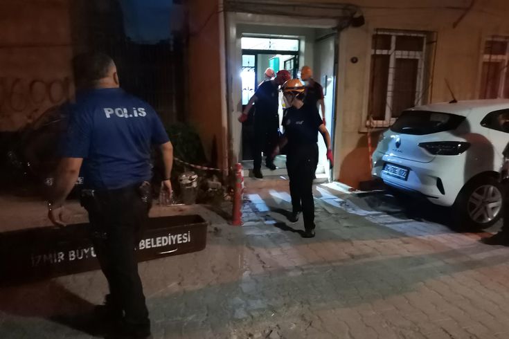 İzmir'de 1 kişi evde çıkan yangında hayatını kaybetti