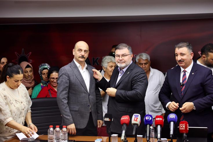 AK Parti İzmir'e 370 yeni katılım