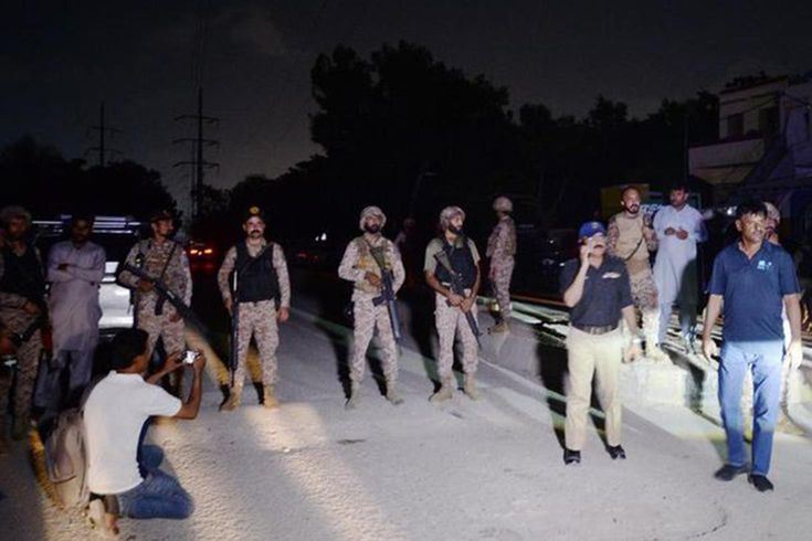 Pakistan'da askeri karargaha silahlı saldırı: 3 ölü