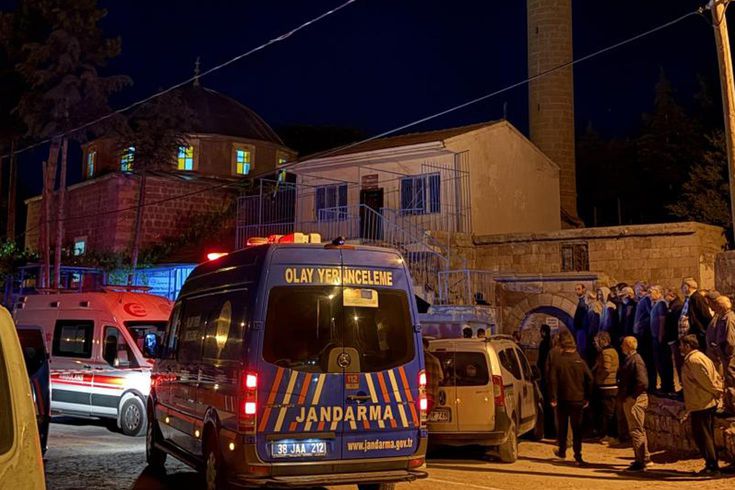 Yatsı namazı öncesi cami cemaatine bıçaklı saldırı! 2 kişi hayatını kaybetti