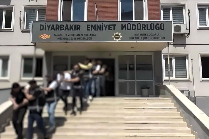 Diyarbakır'da silahlı suç örgütü şebekesi çökertildi: 40 gözaltı