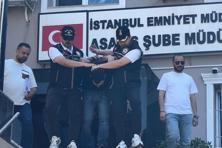 Postacı kılığıyla gelerek cinayeti işledi: Cinayetin arka planında intikam iddiası