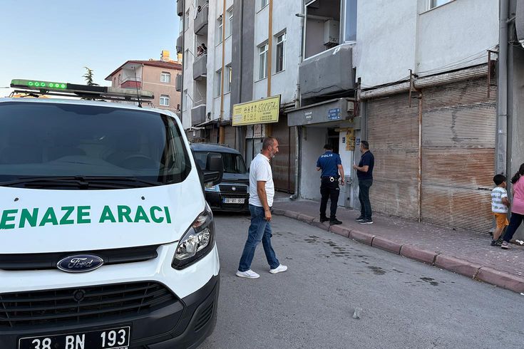 Kendisini su borusuna asarak intihar etti