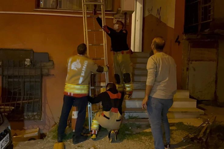 Ölümcül yalnızlık! Acı gerçeği apartmanı saran koku ortaya çıkardı