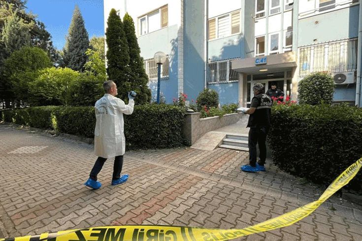 İlçe ayakta! Yaşlı kadın evinde boğazı kesilmiş halde bulundu