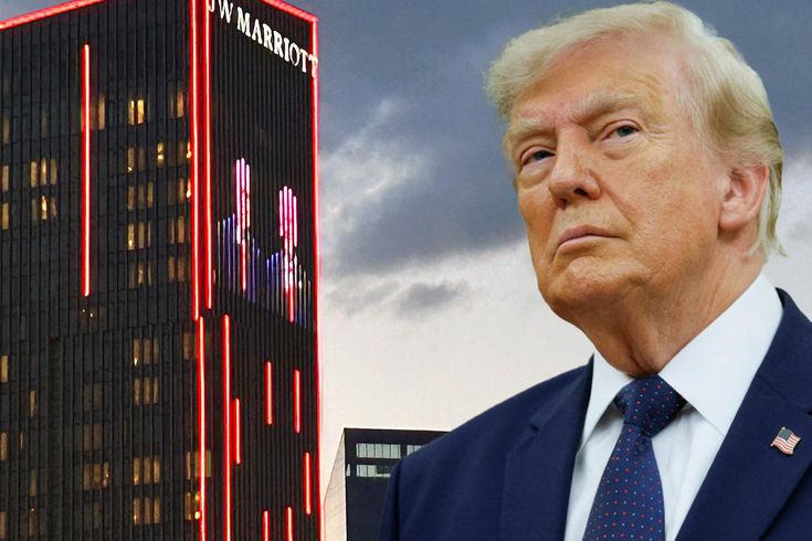 ABD Başkanı Trump'ın kalacağı otele Cumhurbaşkanı Erdoğan ile birlikte yer aldığı fotoğraf yansıtıldı