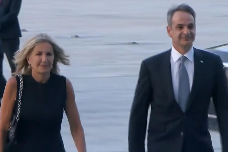 Beştepe'deki karşılamada dikkat çeken anlar! Miçotakis ve eşi gelirken...