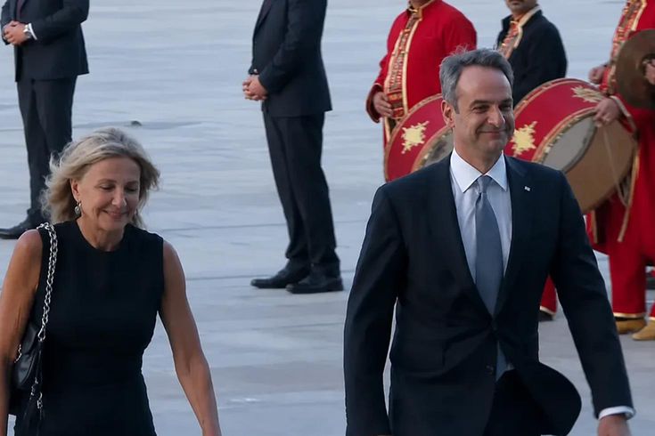 Miçotakis mehterle karşılandı, AP'den eş zamanlı Kıbrıs adımı geldi