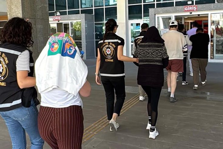 Kod adı şeftali! Üniversiteli kızların hayatlarını böyle kaydırmışlar
