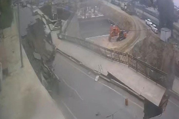 Rize'de yol çöktü, 2 bina tahliye edildi