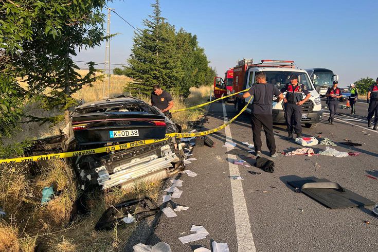 Hasretle çıktıkları yol felaketle sonuçlandı: 3 ölü, 1 yaralı
