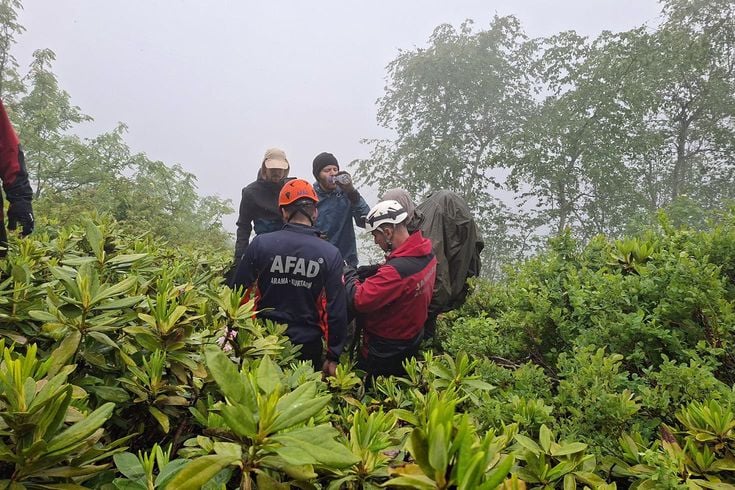 Rize'de doğa yürüyüşünde kaybolan 3 Rus turist kurtarıldı
