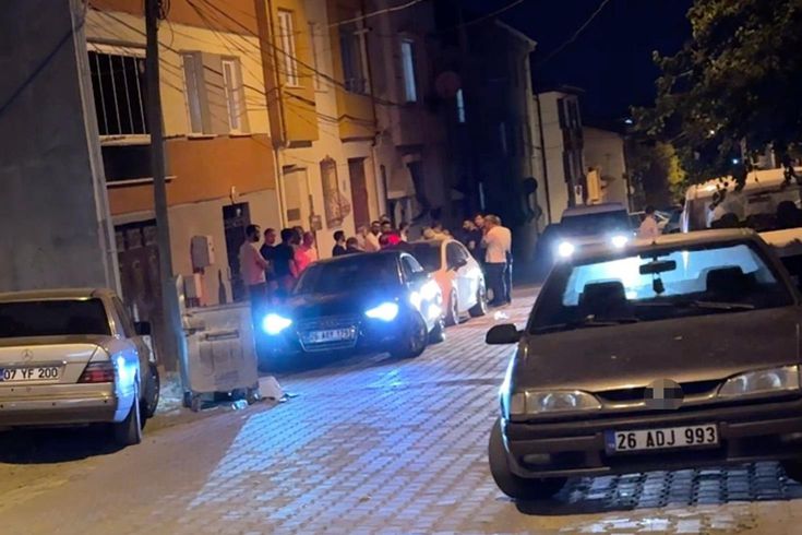 Eskişehir'de iki grup arasında taşlı sopalı kavga: 1'i polis 7 yaralı