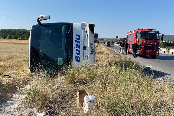 Eskişehir'de yolcu otobüsü devrildi: 24 yaralı