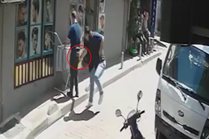 İstanbul'da akılalmaz olay! Tıraşı beğenmedi berberi bıçakladı