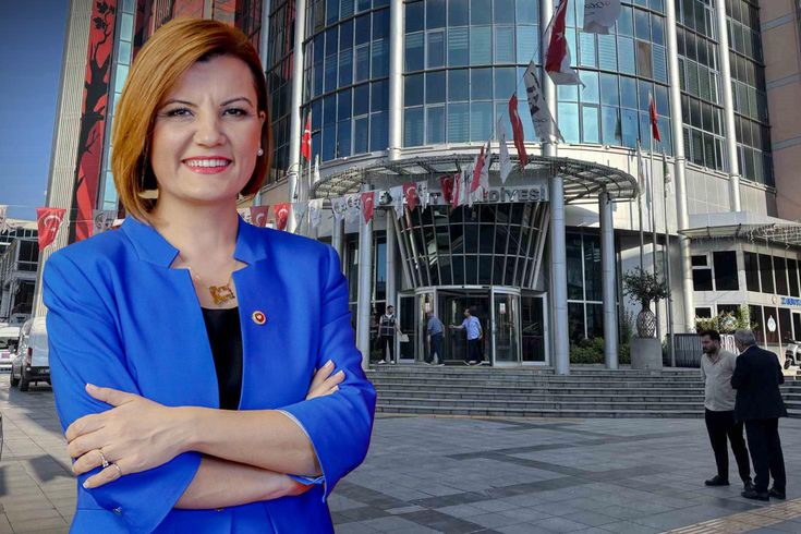 İzmit Belediyesi'ne operasyon! Başkan Fatma Kaplan Hürriyet ve eşi gözaltına alındı