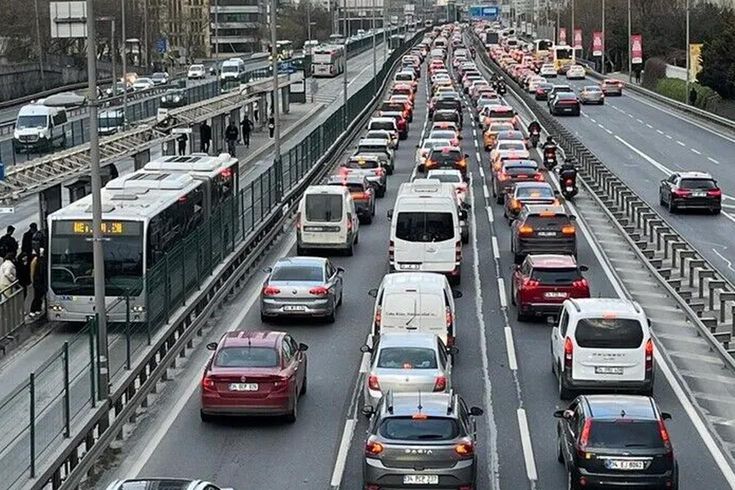 Araç sahiplerine kötü haber! Fiyatlar yükseldi, zam kaçınılmaz oldu