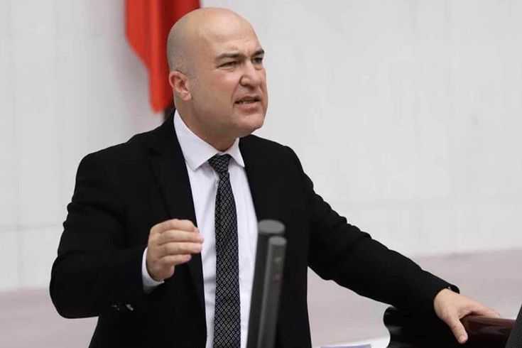 Özgür Özel'in yeni parti açıklaması sonrası Murat Bakan, CHP'den istifa etti