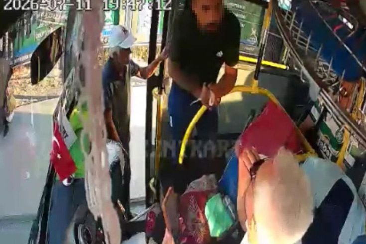 Penseyi silah gibi gösterip şoförü tehdit eden yolcu yakalandı