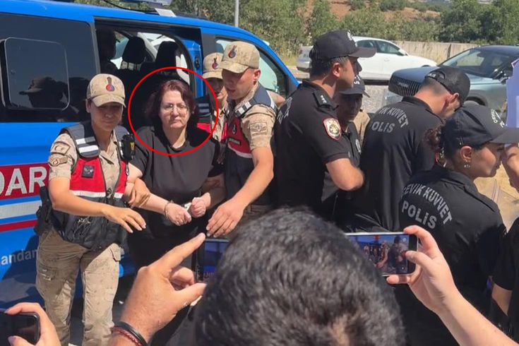 Eski vali Tuncay Sonel'in eşi Handan Sonel adliyede bu sözlerle karşılandı: Katiller!