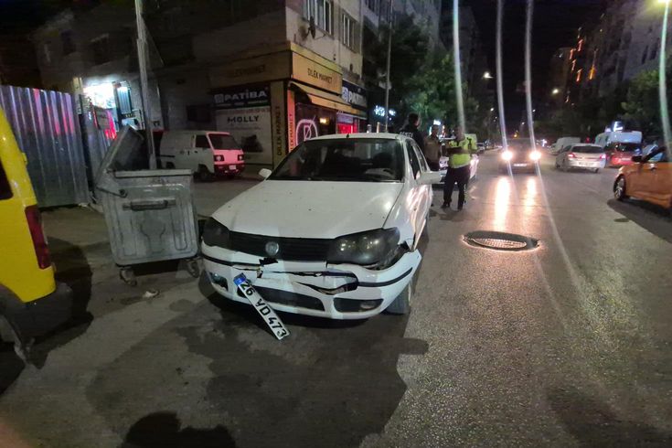 Dolmuş şoförü kazaya davetiye çıkardı: Seyir halindeyken yaptığı şeye bakın