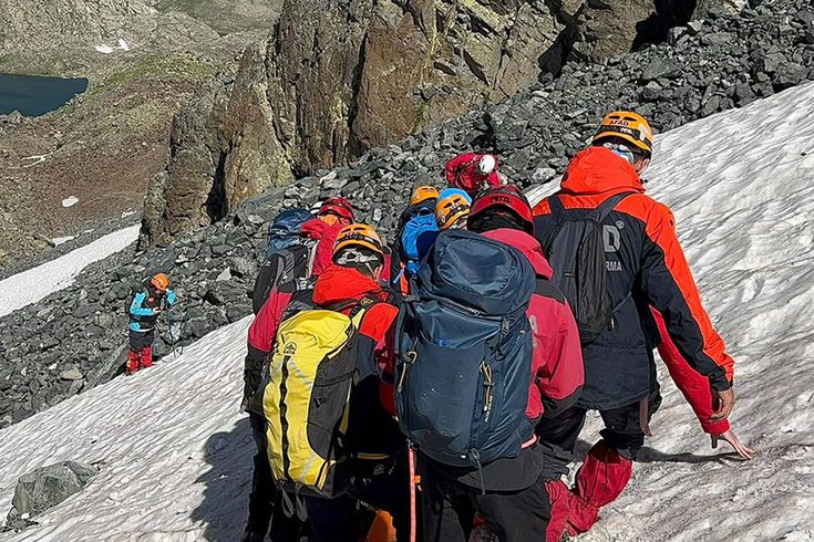 3 bin 711 metrede Verçenik Dağı'nda yaralı dağcıyı kurtarma operasyonu