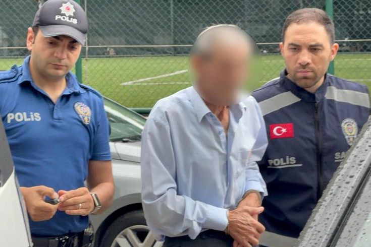 Tramvayda hayasızca harekette bulunan yaşlı adama gözaltı