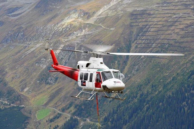 Üst düzey bürokratların da olduğu helikopter çakıldı! Kurtulan olmadı