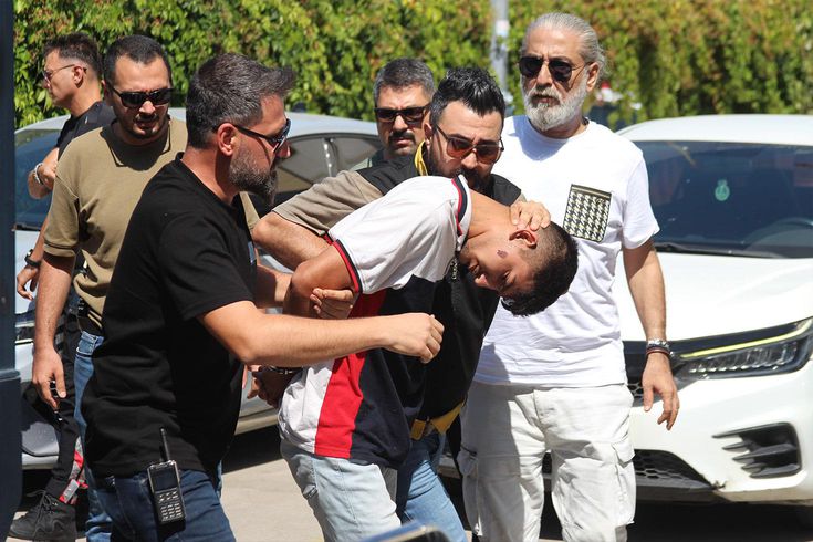 Husumetlilerine ateş açtı, yoldan geçen başkasını öldürdü