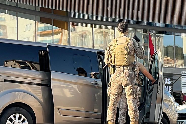 Gebze’de kaçmak isterken merdivenden düşen şüpheli yakalandı