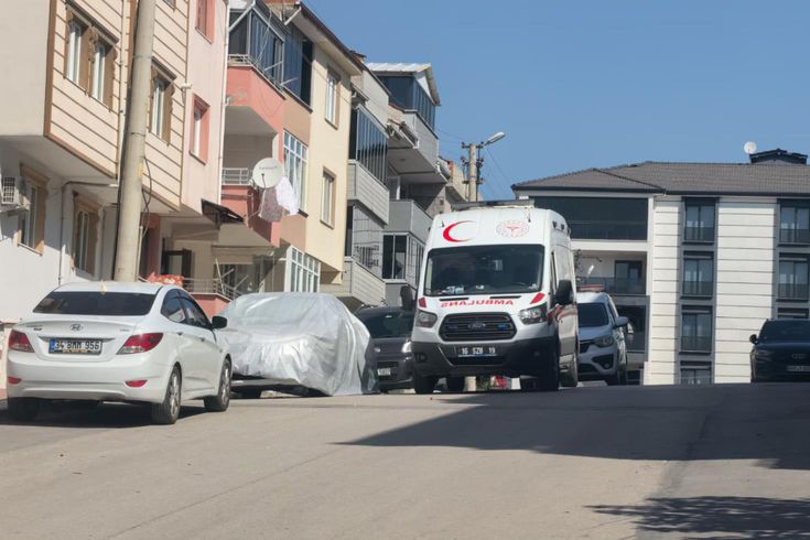 Sabah uyandığında eşini, yüzü kanlar içinde yerde buldu