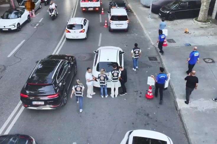 Sürücülerin kabusu oldular! İstanbul'da değnekçilere darbe