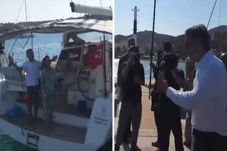 رئيس وزراء اليونان ميتسوتاكيس في محادثة مفاجئة مع السائحين الأتراك