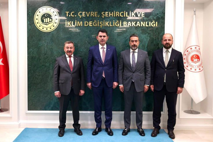 CHP'li belediye başkanı, AK Partili yöneticilerle Bakan Kurum'u ziyaret etti