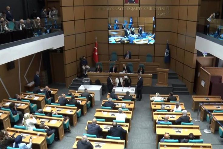 Üsküdar Belediyesi'ndeki olaylı seçimde yeni başkanvekili belli oldu
