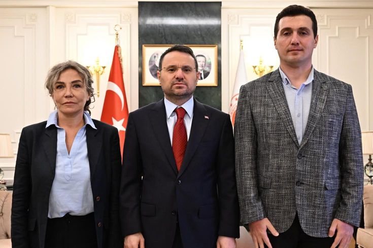 Bakan Gürlek, Behçet Oktay'ın ailesini kabul etti! İşte görüşmeden ilk kareler