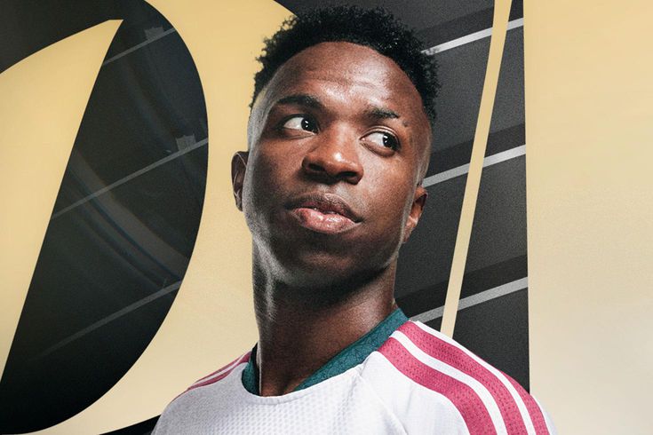 Real Madrid'de Vinicius Junior'un sözleşmesi yenilendi
